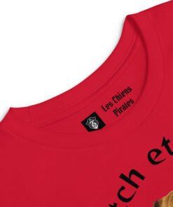 Zoom sur l'encolure rouge du T-shirt manches longues Patch et Coco – Les Chiens Pirates.