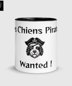Mug des Chiens Pirates avec un design de chien pirate et l’inscription "Wanted !" en noir et blanc. Idéal pour les amateurs d'aventure et de chiens !