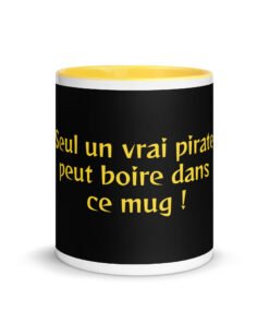 Mug pirate pour enfant – Seul un vrai pirate peut boire dans ce mug ! Intérieur jaune, céramique résistante.